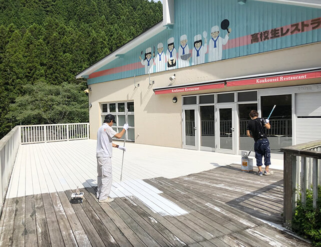 ウッドデッキの塗装